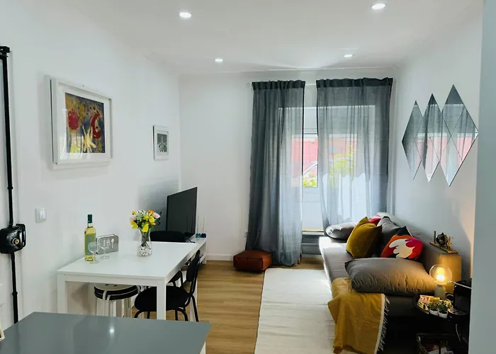 River 2-Bedroom Apartment With Terrace In Alcantara